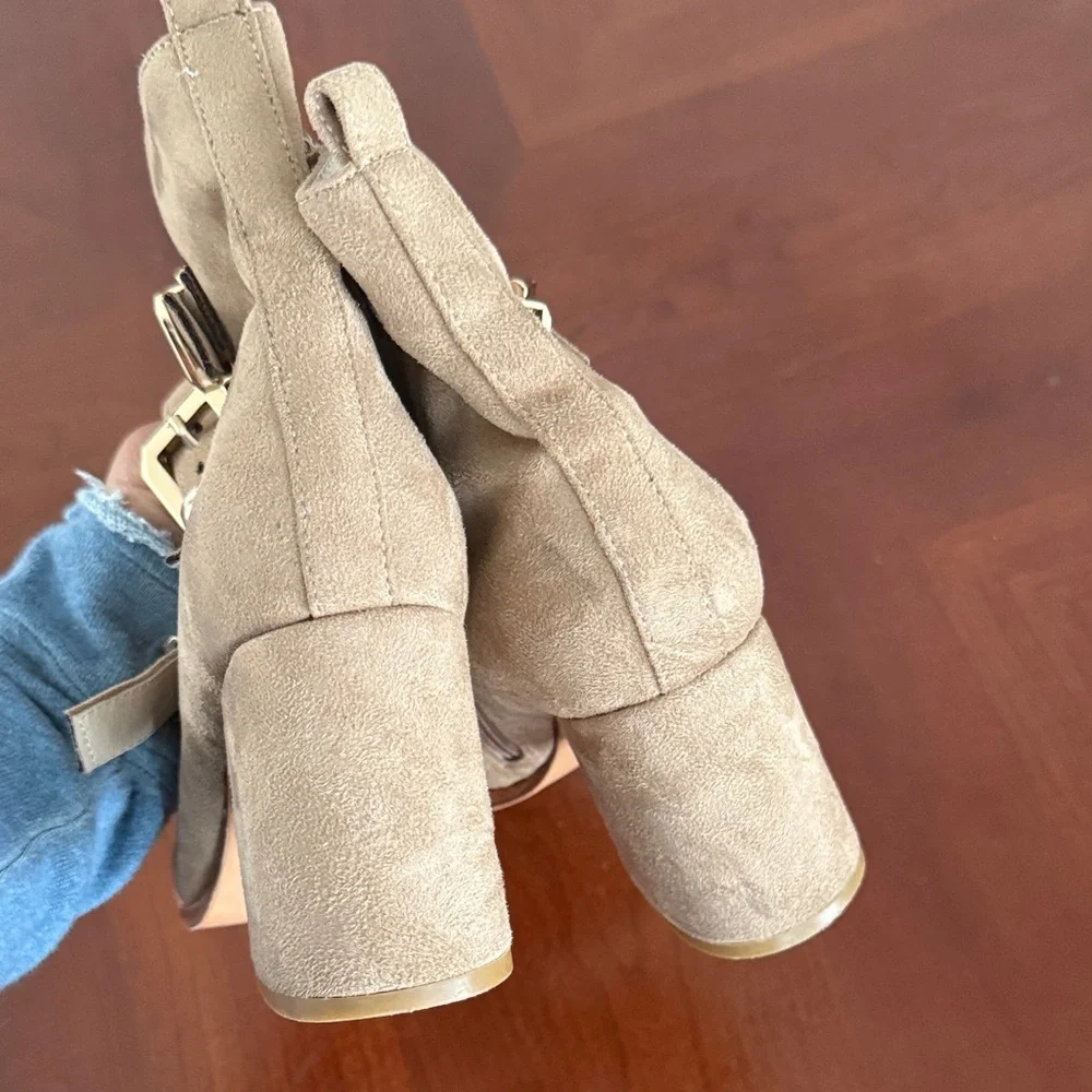 RAYE x house of Harlow suede Doute boots Buckle Detail pointed toe Sz 6